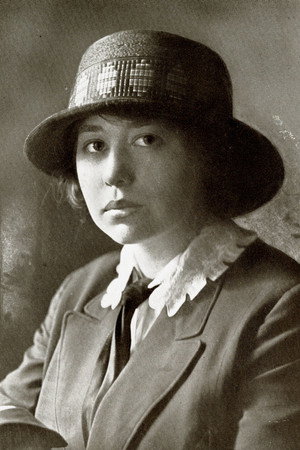Cover image for Zoe Akins