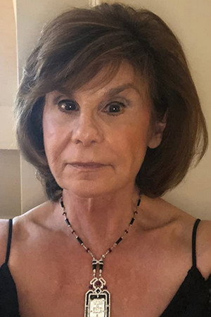 Cover image for Leslee Emmett