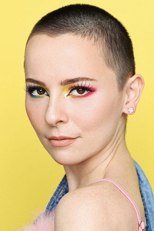 Cover image for Julia Belanova