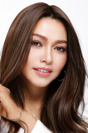 Cover image for Wipawee Charoenpura