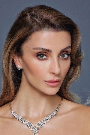 Cover image for Özge Ulusoy