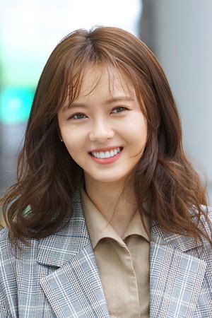 Cover image for 고아라