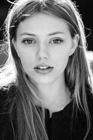 Cover image for Grace Van Dien