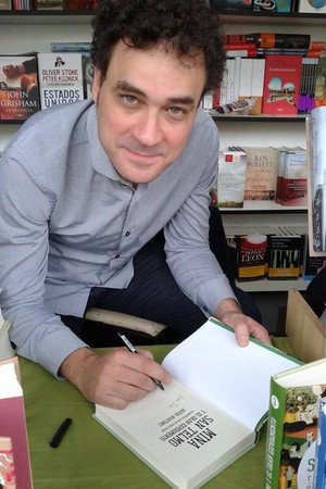 Cover image for Javier Martínez