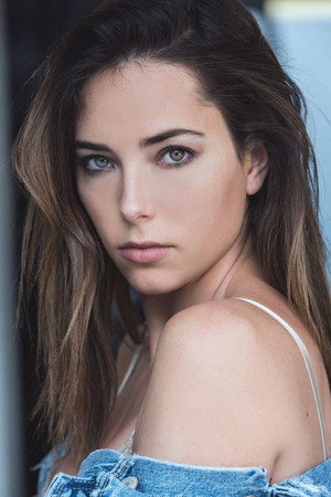 Cover image for Mariel Molino