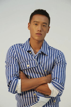 Cover image for 翟宇佳