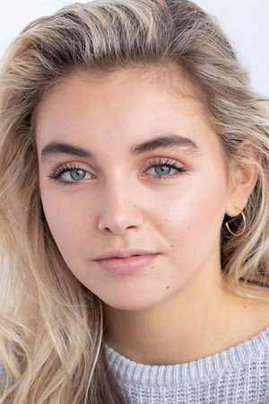 Cover image for Chloe Skoczen