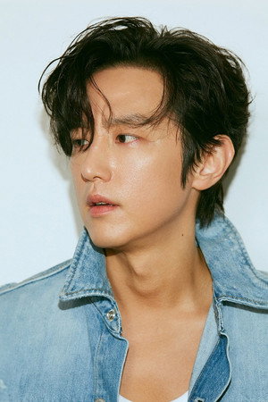 Cover image for Kwon Yul
