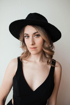 Cover image for Alayna Patten