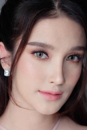 Cover image for ปภาดา กลิ่นสุมาลย์