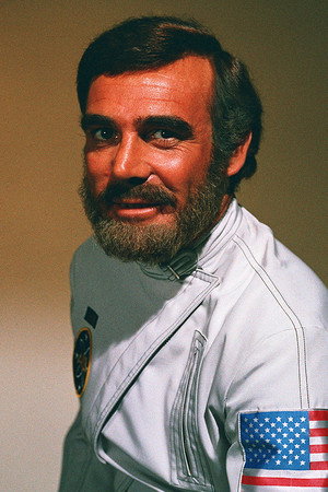 Cover image for Robert Gunner