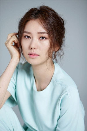 Cover image for 황선희