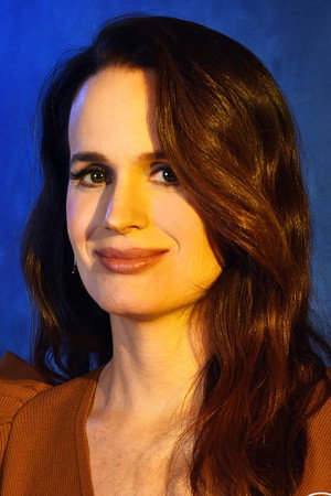 Cover image for Elizabeth Reaser
