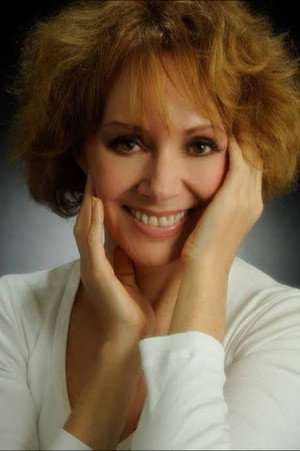 Cover image for Anabel Ferreira