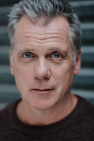 Cover image for Erik Thomson