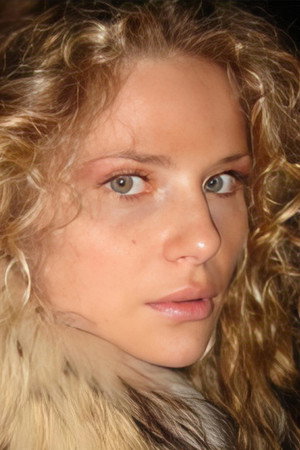 Cover image for Ava Loraschi