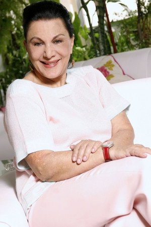 Cover image for Marly Bueno