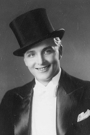 Cover image for Leo Lähteenmäki