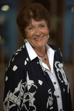 Cover image for Larisa Leonova