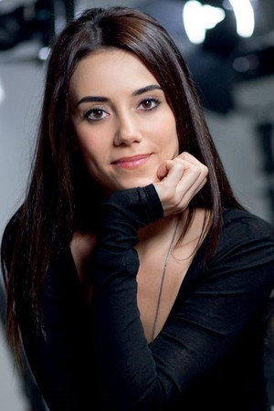 Cover image for Cansu Dere