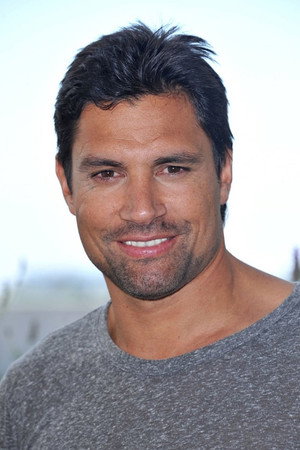 Cover image for Manu Bennett