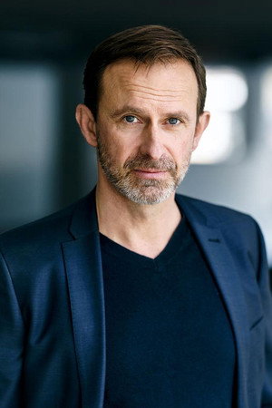 Cover image for Nicolas König