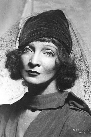 Cover image for Estelle Winwood