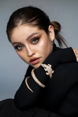 Cover image for Karol Sevilla