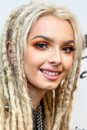 Cover image for Zhavia
