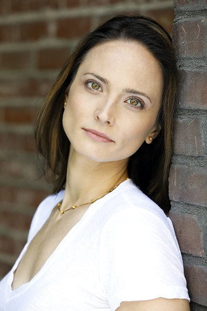 Cover image for Gia Mora