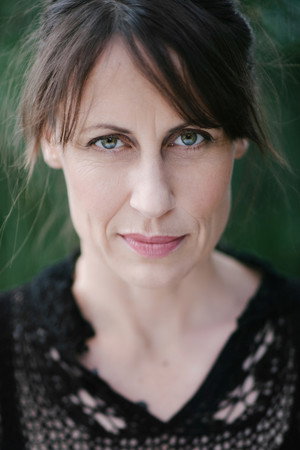 Cover image for Kim Farrant