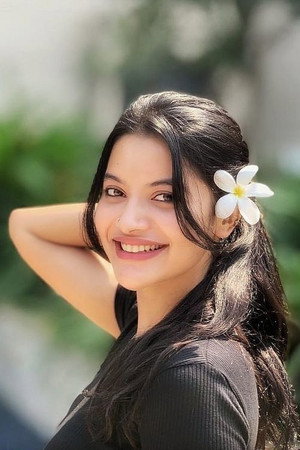 Cover image for Nazifa Tushi