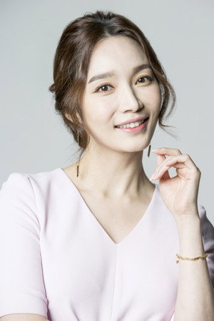Cover image for 이민영