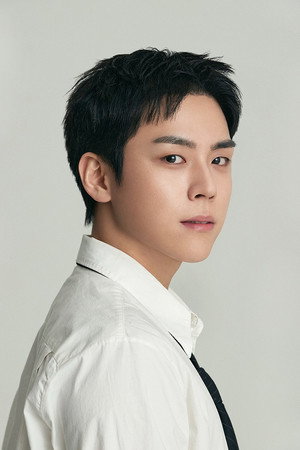 Cover image for 김도훈