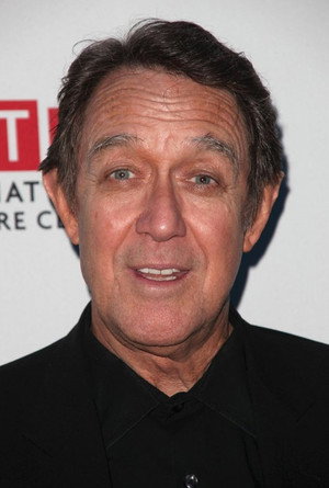 Cover image for Larry Pine