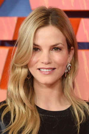 Cover image for Sylvia Hoeks