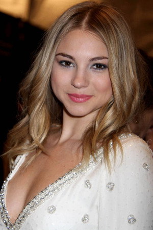 Cover image for Allie Gonino