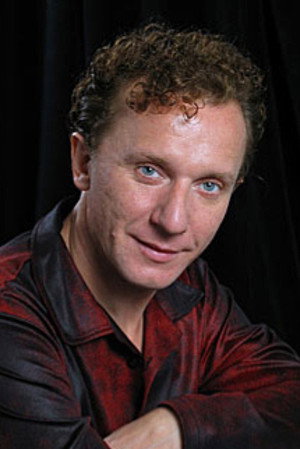 Cover image for Николай Малаев