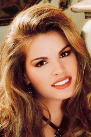 Cover image for Julie Lynn Cialini