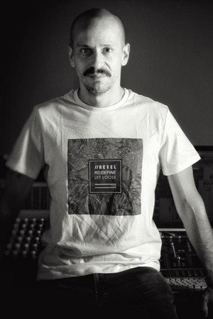 Cover image for Mauricio López