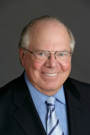 Cover image for Verne Lundquist
