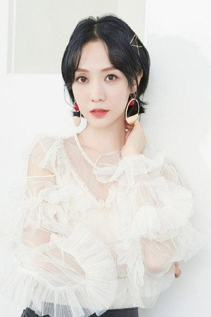 Cover image for 王靖雯