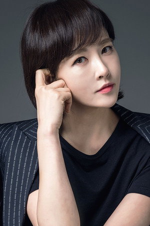 Cover image for 김선아