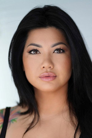 Cover image for Suteara Vaughn