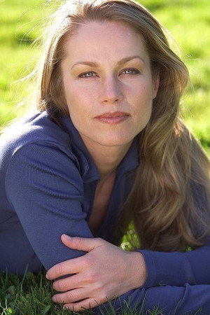 Cover image for Lorraine Evanoff