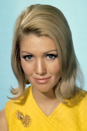 Cover image for Annette Andre