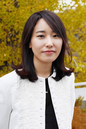 Cover image for 박지은