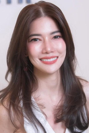 Cover image for กรรณาภรณ์ พวงทอง