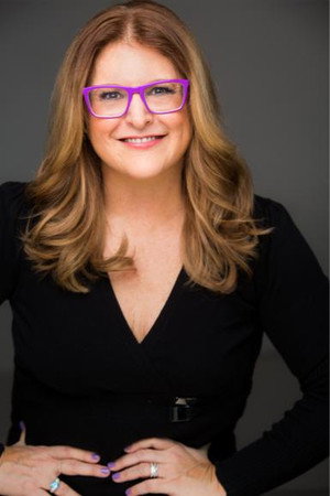 Cover image for Liz Caplan