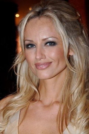 Cover image for Adriana Karembeu
